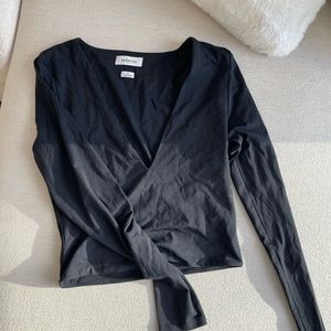 Aritzia Babaton contour women’s v-neck long sleeved top